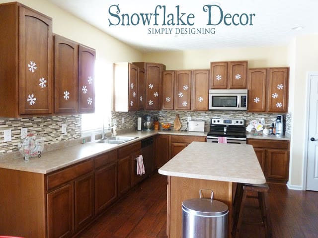 DIY+Snowflake+Decor1 | DIY Snowflake Decor {Silver and Gold Blog Series} | 10 | Free Winter Print