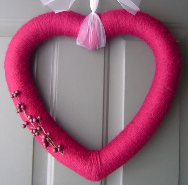 HeartWreath1 | Valentine's Day Yarn Wreath | 24 |