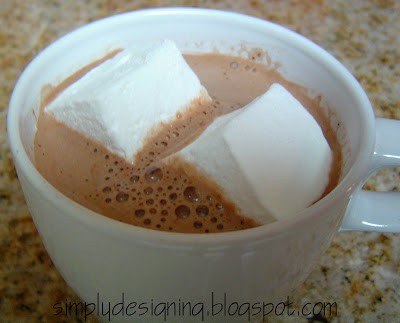 Marshmallows+in+hot+choclate1 Homemade Marshmallows 26 Christmas Gift Ideas Under $25