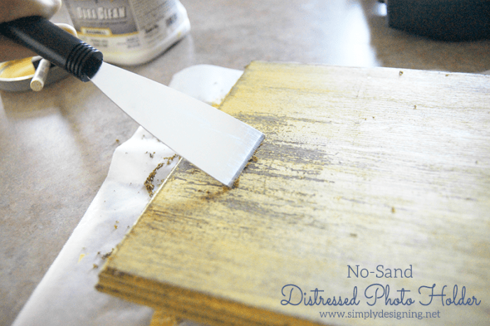 No-Sand Distressed Photo Holder #diy #crafts