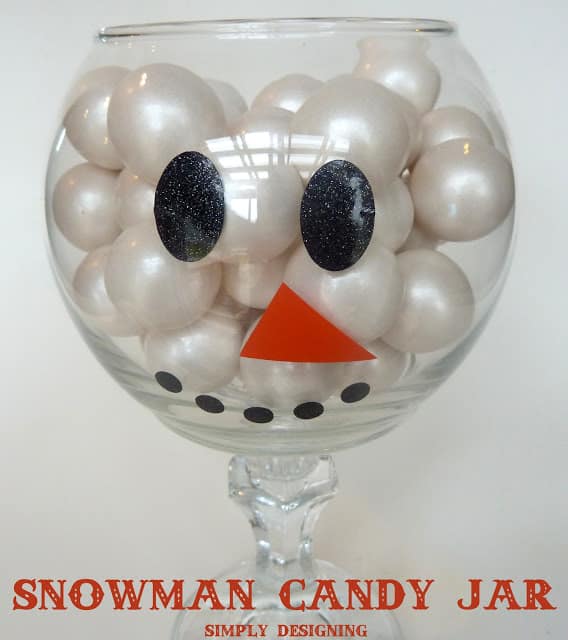 Snowman Candy Jar 01a1 DIY Snowman Candy Jar #HolidayHangout 23 Last Minute Christmas Crafts