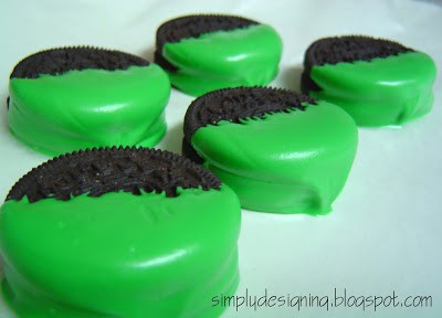 choc+dipped+oreos+21 | Easy Chocolate Covered Oreos and Green Minty Milk - yum! | 33 |