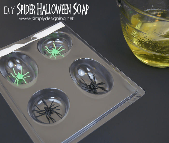 DIY Spider Soap | #halloween #crafts #soap #fall