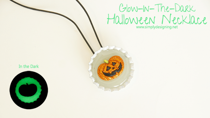 Glow In The Dark Halloween Necklace | #halloween #halloweencraft #craft