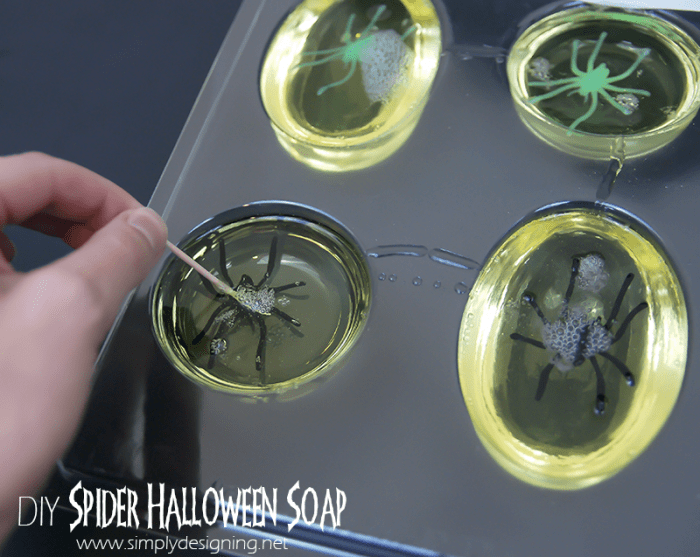 How to make Haloween Soap | #halloween #crafts #soap #fall