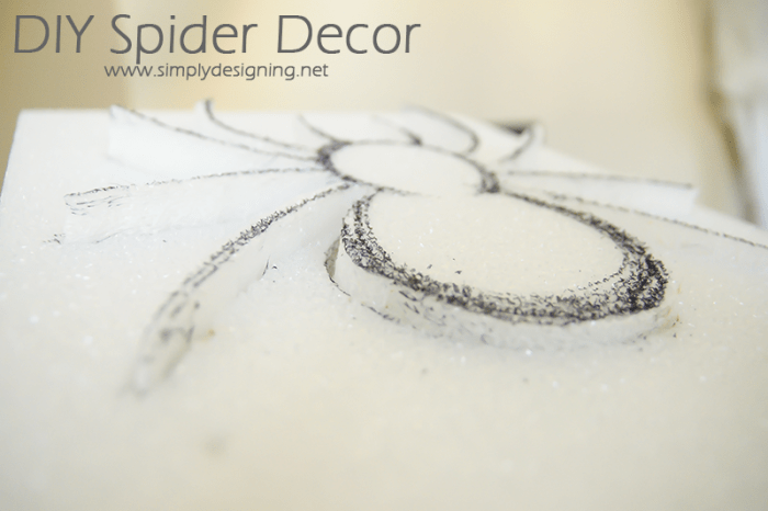 Remove Spider from Foam | #halloween #halloweendecor #crafts #spider