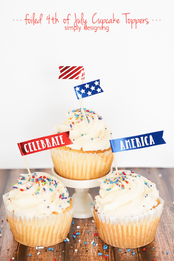 4th of July Cupcake Toppers - these free printable patriotic cupcake liners are so easy to foil and for any get together