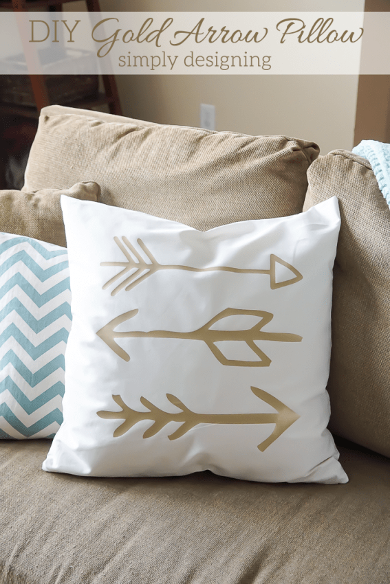 DIY Gold Arrow Pillows - I love these pillows