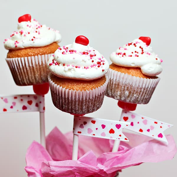 Mini-Cupcakes-on-a-Stick-sq1