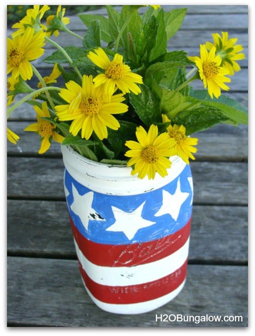 Patriotic-Mason-Jar-Flower-Vase-H2OBungalow