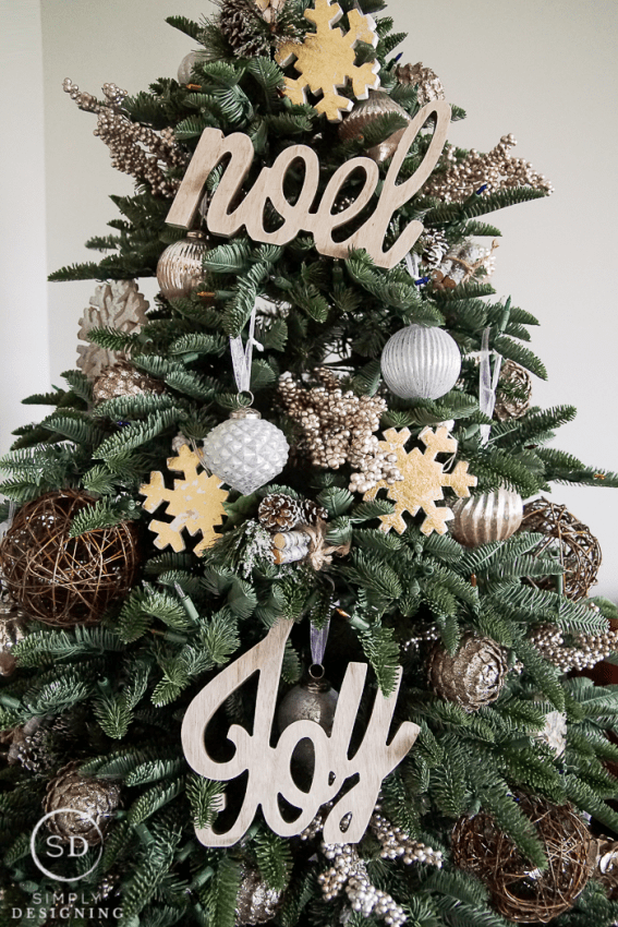 How to Decorate A Christmas Tree - Step By Step Guide - A Blissful Nest