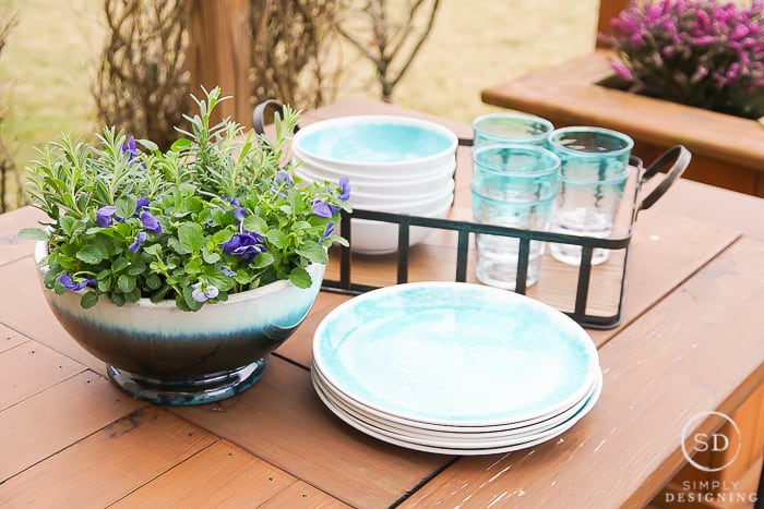 A Farmhouse Outdoor Living Space Update in Just a Few Minutes