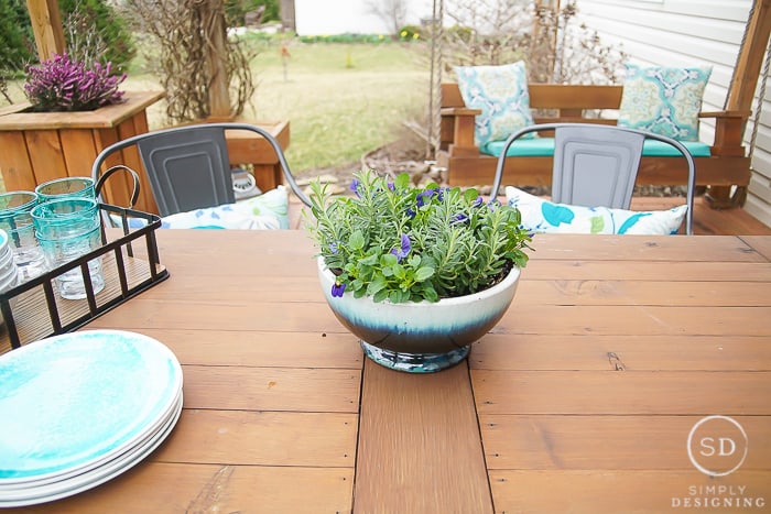 A Farmhouse Outdoor Living Space Update in Just a Few Minutes