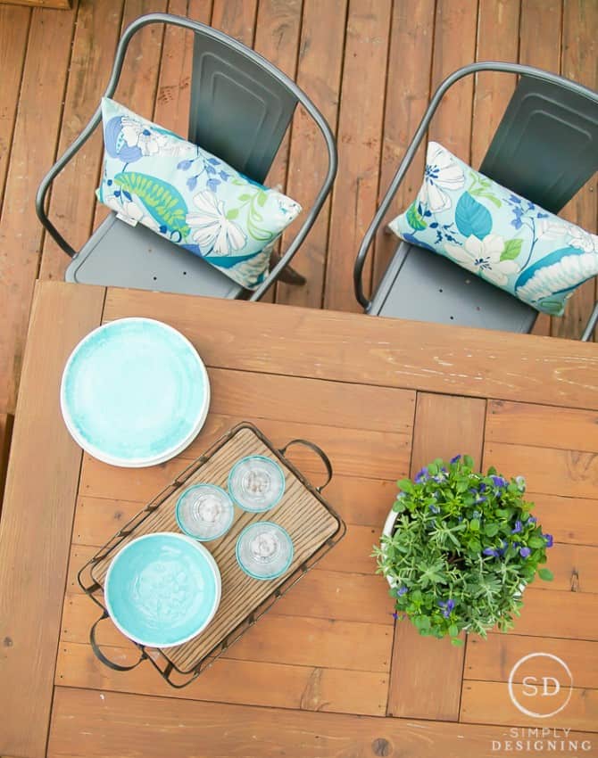 A Farmhouse Outdoor Living Space Update in Just a Few Minutes