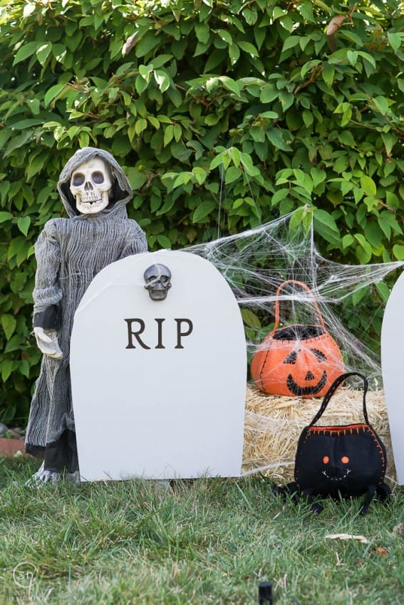 DIY Harvest Yard Sign : RIP Headstone Decoration | Simply Designing ...