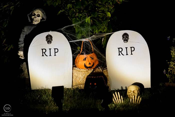 DIY Harvest Yard Sign - RIP Headstone Decoration