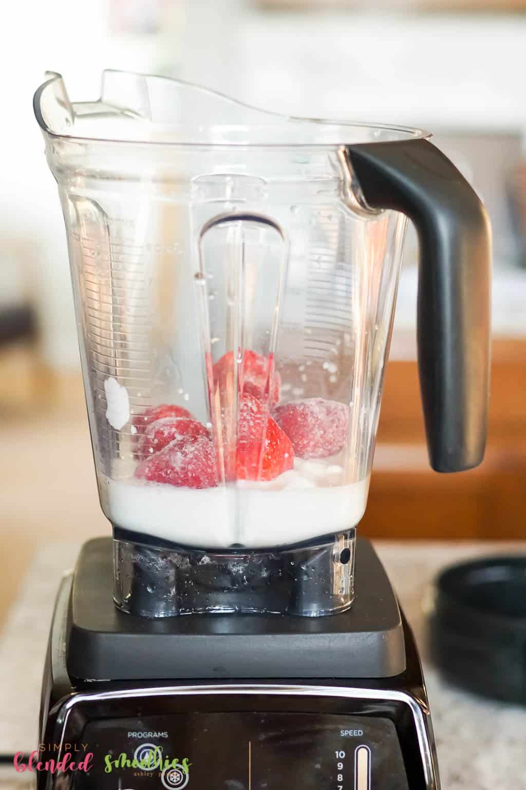 Strawberry Smoothie 7 How to make a strawberry smoothie