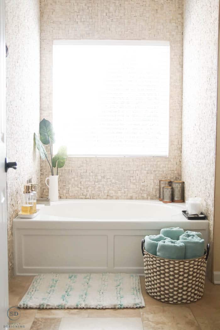 Easy and beautiful bath tub decorations