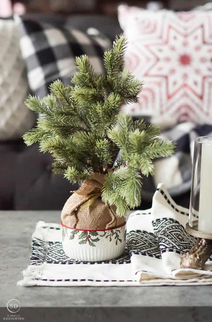 Farmhouse Christmas coffee table decor