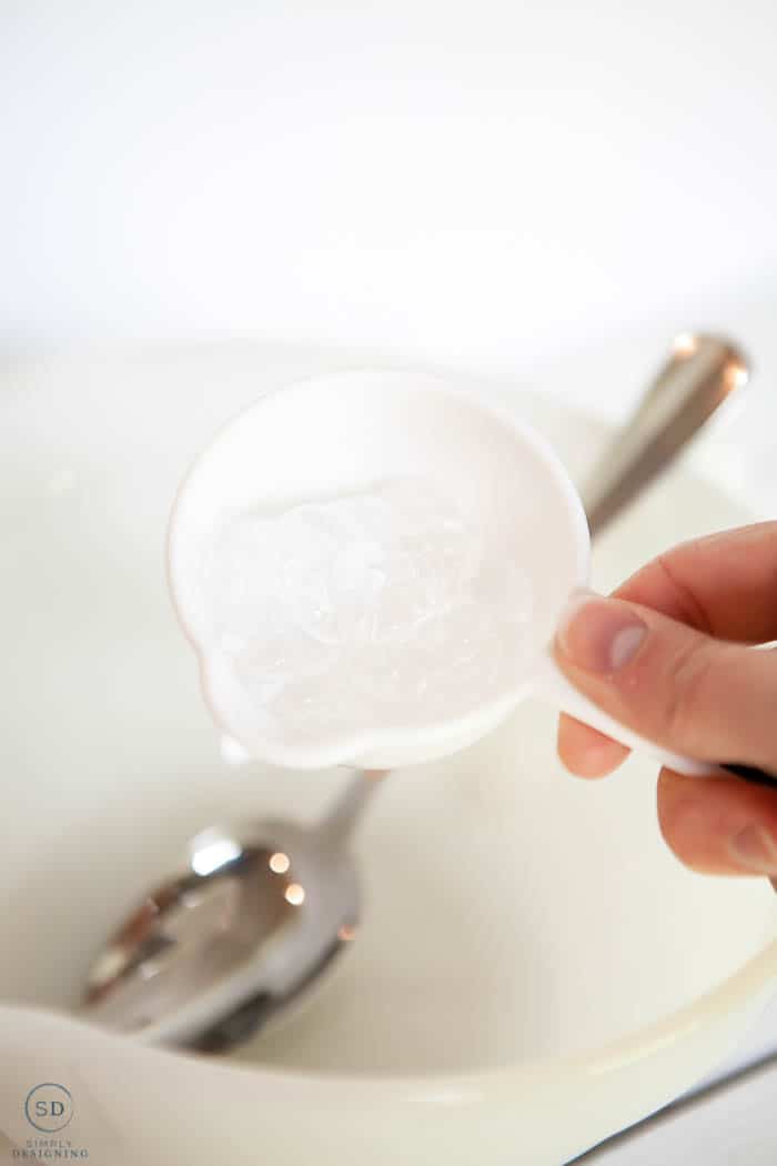 add aloe vera gel to make hand sanitizer