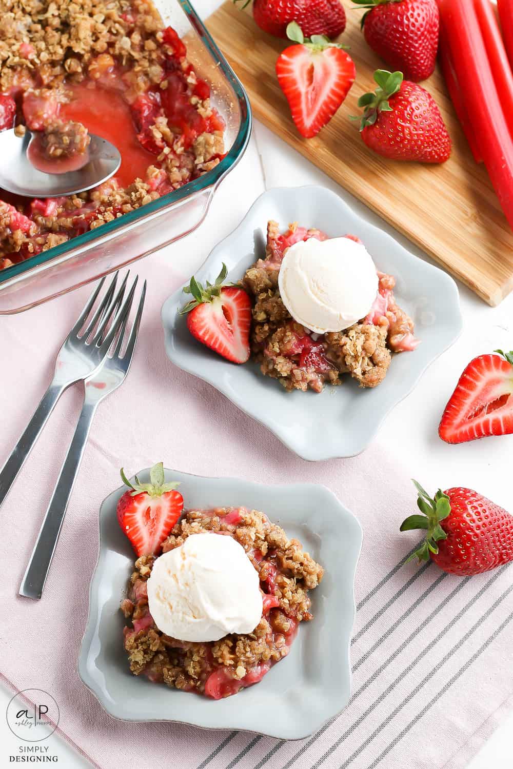 Rhubarb Strawberry Crisp