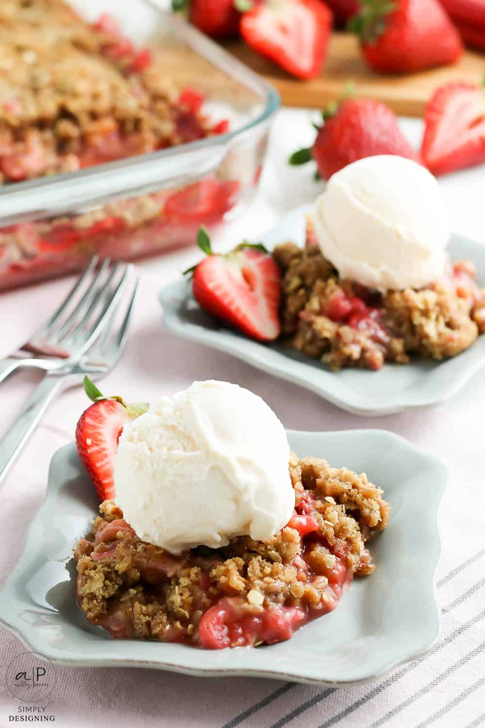 strawberry rhubarb crisp with ice cream on top